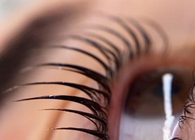 Primer plano de pestañas realzadas en BeautyBar, Miraflores, Provincia De Lima, PE.