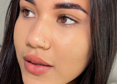 Primer plano de una joven con piel impecable en BeautyBar, Miraflores, Provincia De Lima, PE.