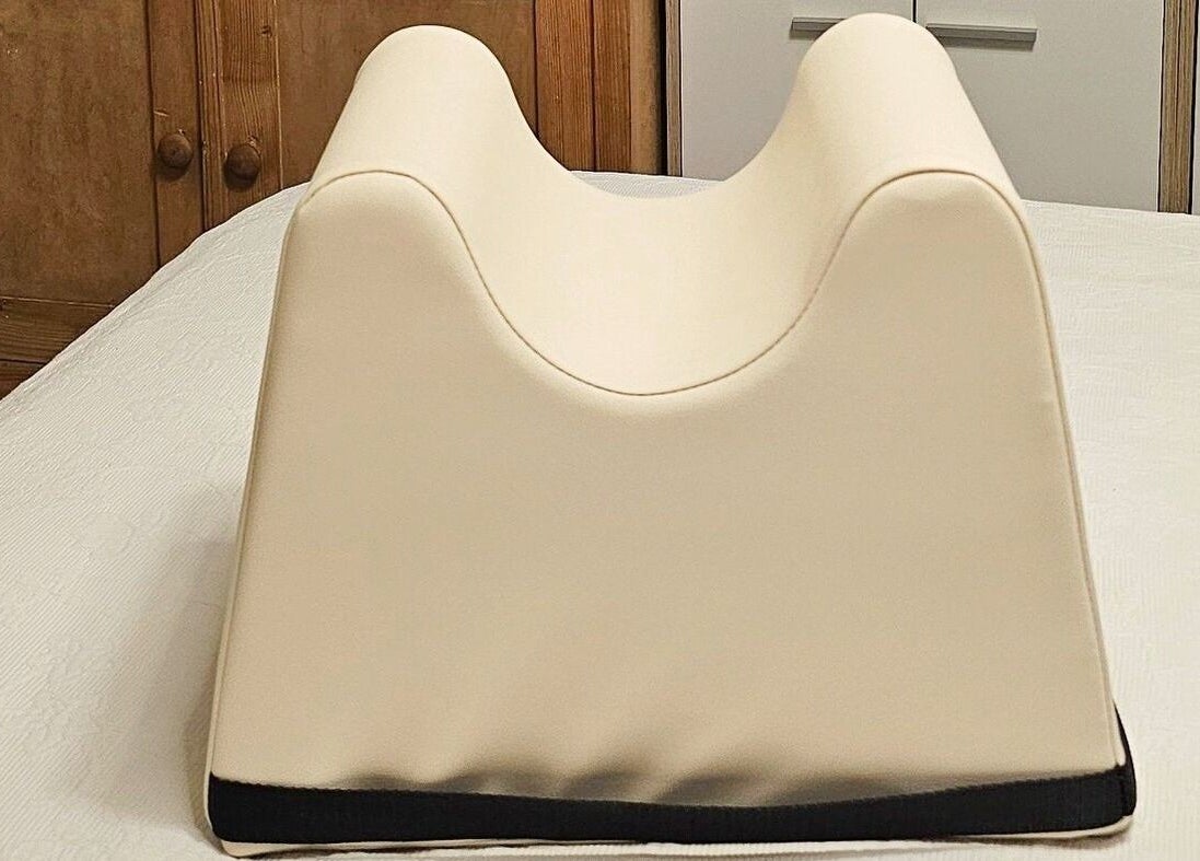 Bequemes Massagekissen bei Yanisa Massage, Basel, Basel-Stadt, CH, ideal für wohltuende Sitzungen.