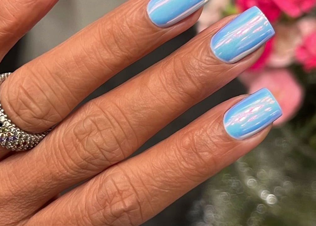 Manucure bleue brillante au Voss Beauty Studio - Beauty Salon de Russe, Casablanca, Casablanca-settat, MA.