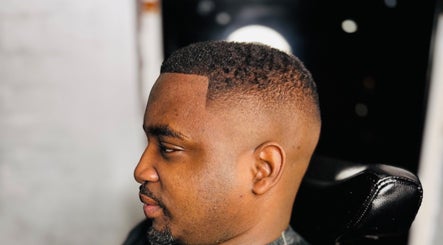 Innocent's Barbers image 2