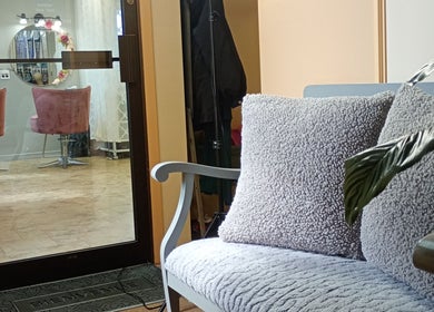 Salon avec fauteuil confortable à Tresse Xtension & Beauty, Shawinigan, Québec, CA.