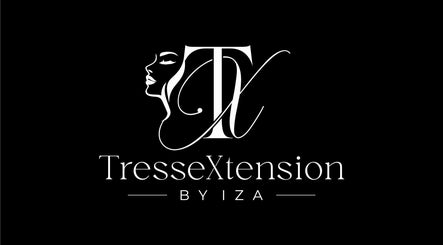 Logo élégant de TresseXtension & Beauty by Iza à Shawinigan, Québec, CA, affichant une silhouette féminine stylisée.
