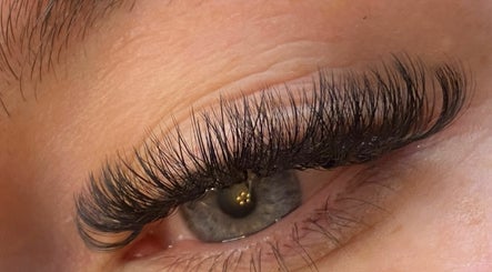 Lashes by Erin imaginea 3