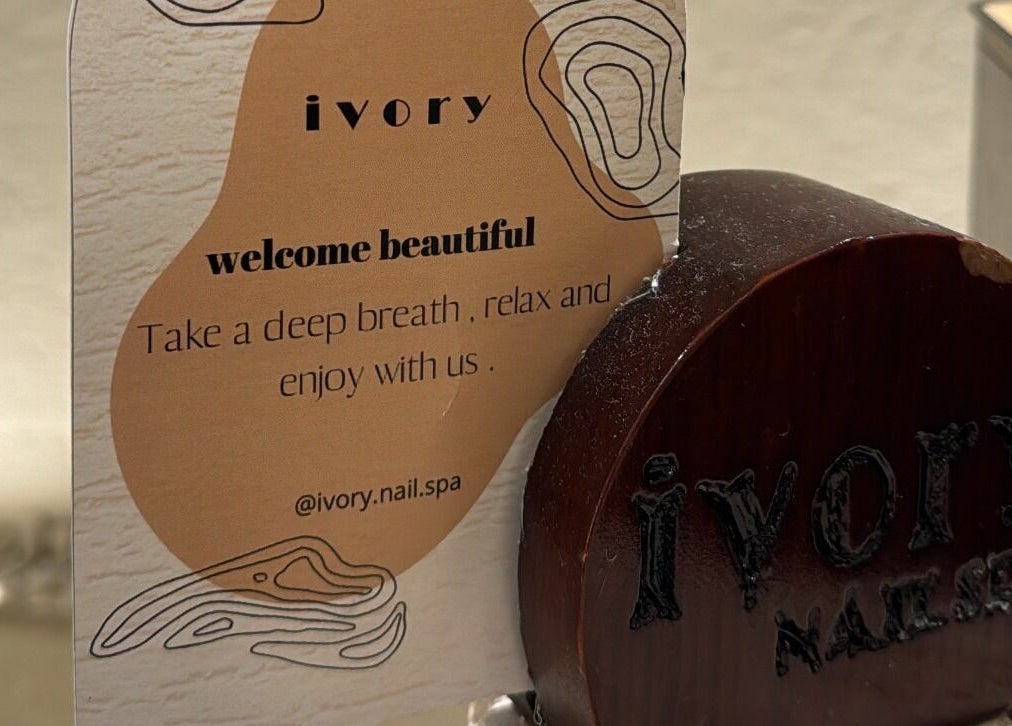 Warm welcome message at Ivory Nail Spa, Bisha, Aseer Province, SA inviting relaxation and enjoyment.