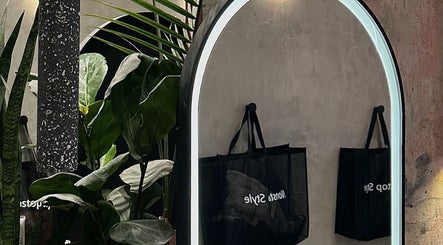 Elegant mirror reflecting lush plants at Nonstop Style 33, New York, New York, US.