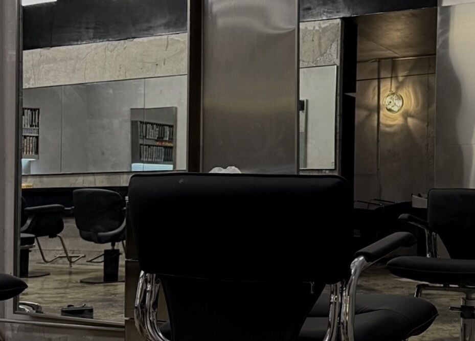Stylish salon setup at Nonstop Style LIC, New York, New York, US, featuring sleek black chairs and modern mirrors.