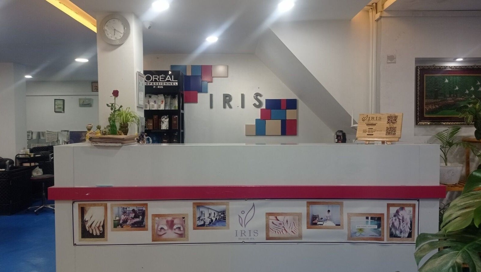 Reception area of iRis beauty salon in Taunggyi, Shan State, MM, featuring elegant decor and welcoming design.