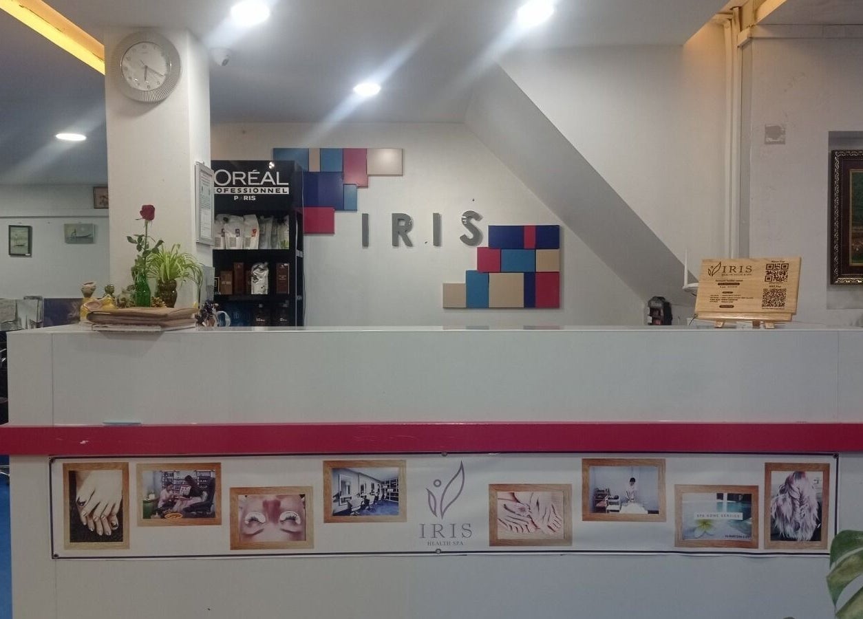 Reception area of iRis beauty salon in Taunggyi, Shan State, MM, featuring elegant decor and welcoming design.
