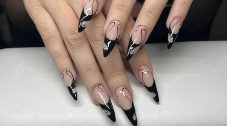 Icy Nails and Beauty صورة 3