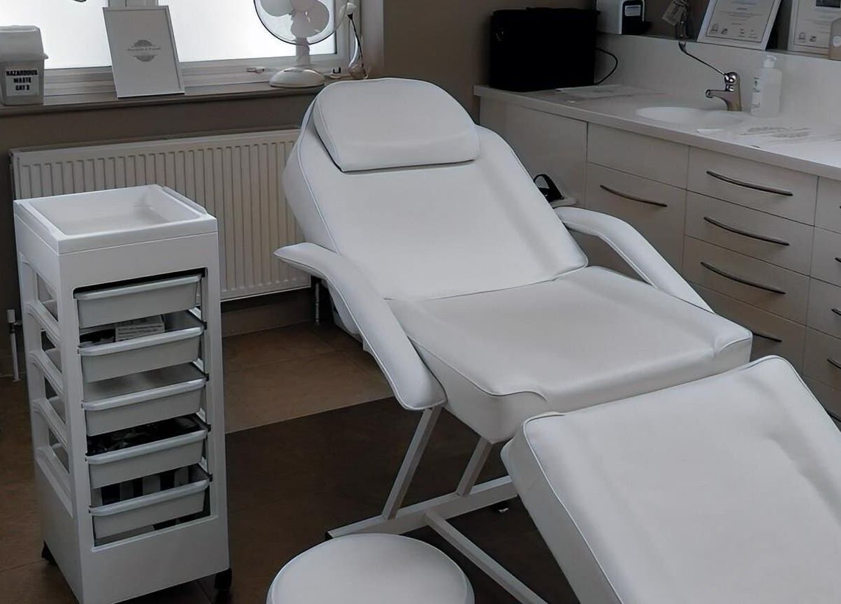 Luxurious treatment room at Jnc Aesthetics, Eastbourne, England, GB, featuring a plush white reclining chair.