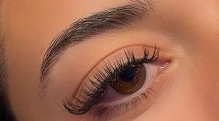 hình ảnh 3 của Beauty and Bronze Lash Studio