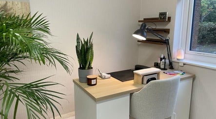Stylish workspace at Preen, Edinburgh, Scotland, GB. Features a desk, plants, and warm lighting for a calm ambiance.