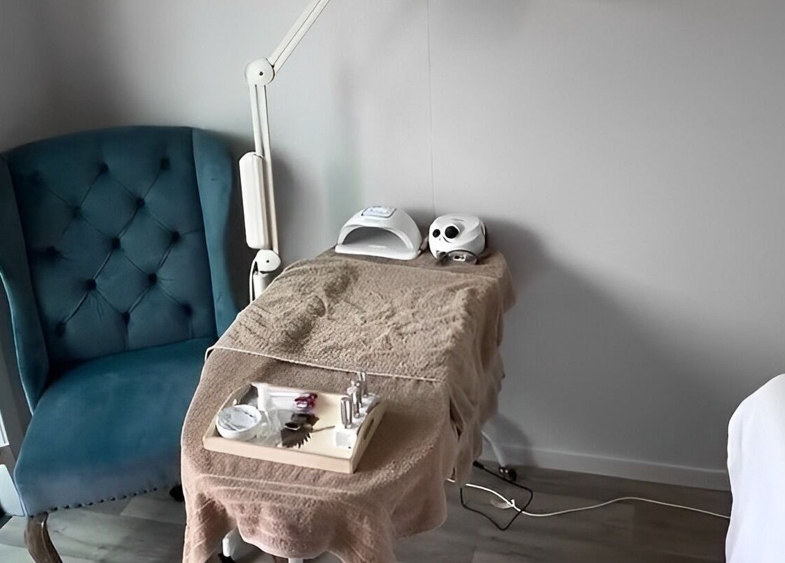 Comfortable treatment room at Aesthetics by Des, Cambridge, Waikato, NZ, featuring plush chair and equipment.