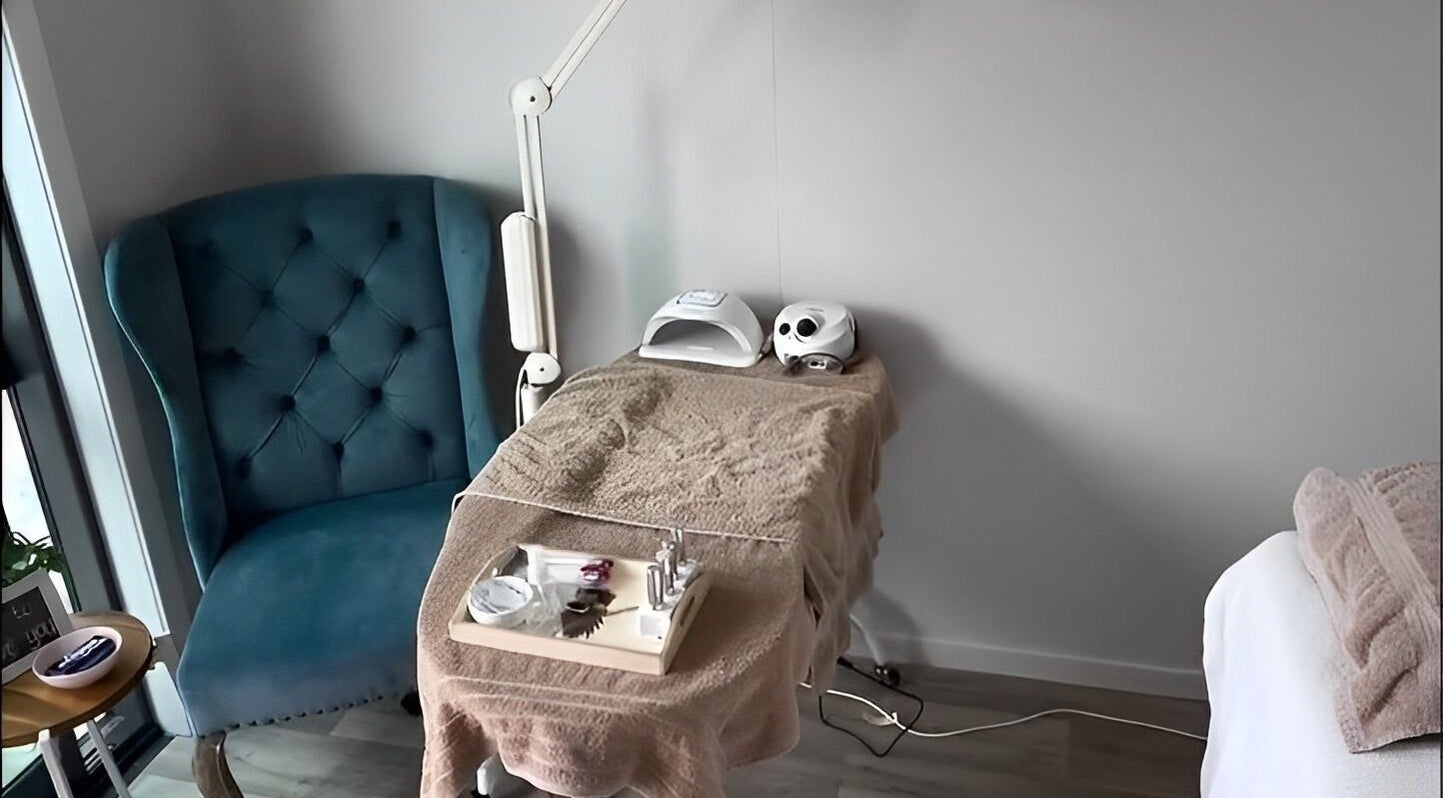 Comfortable treatment room at Aesthetics by Des, Cambridge, Waikato, NZ, featuring plush chair and equipment.