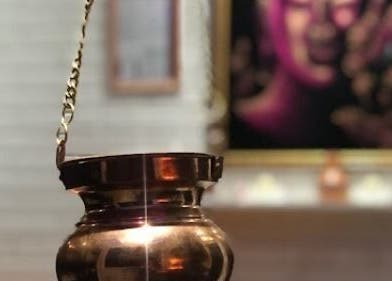 Vaso decorativo em Mr Espaço de Bem-Estar, São Paulo, São Paulo, BR com fundo artístico em destaque.