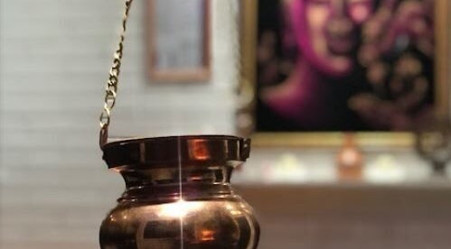 Vaso decorativo em Mr Espaço de Bem-Estar, São Paulo, São Paulo, BR com fundo artístico em destaque.