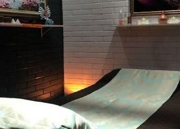 Espaço de massagem relaxante no Mr Espaço de Bem-Estar, São Paulo, São Paulo, BR, com decoração acolhedora.