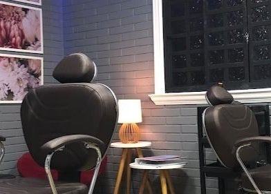 Área de relaxamento com poltronas elegantes no Mr Espaço de Bem-Estar, São Paulo, São Paulo, BR.