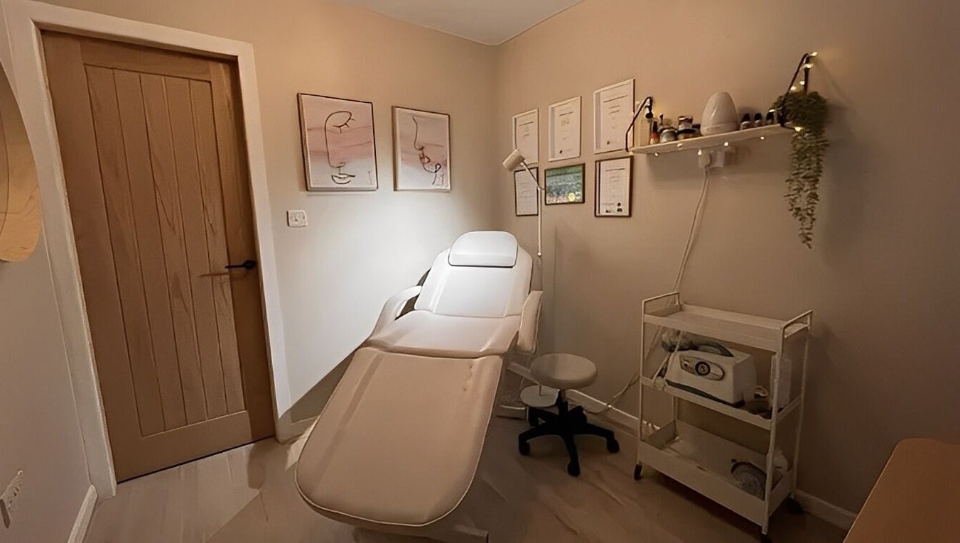 Relaxing treatment room at Jenhance, Sheffield, England, GB with a reclining chair and soothing decor.