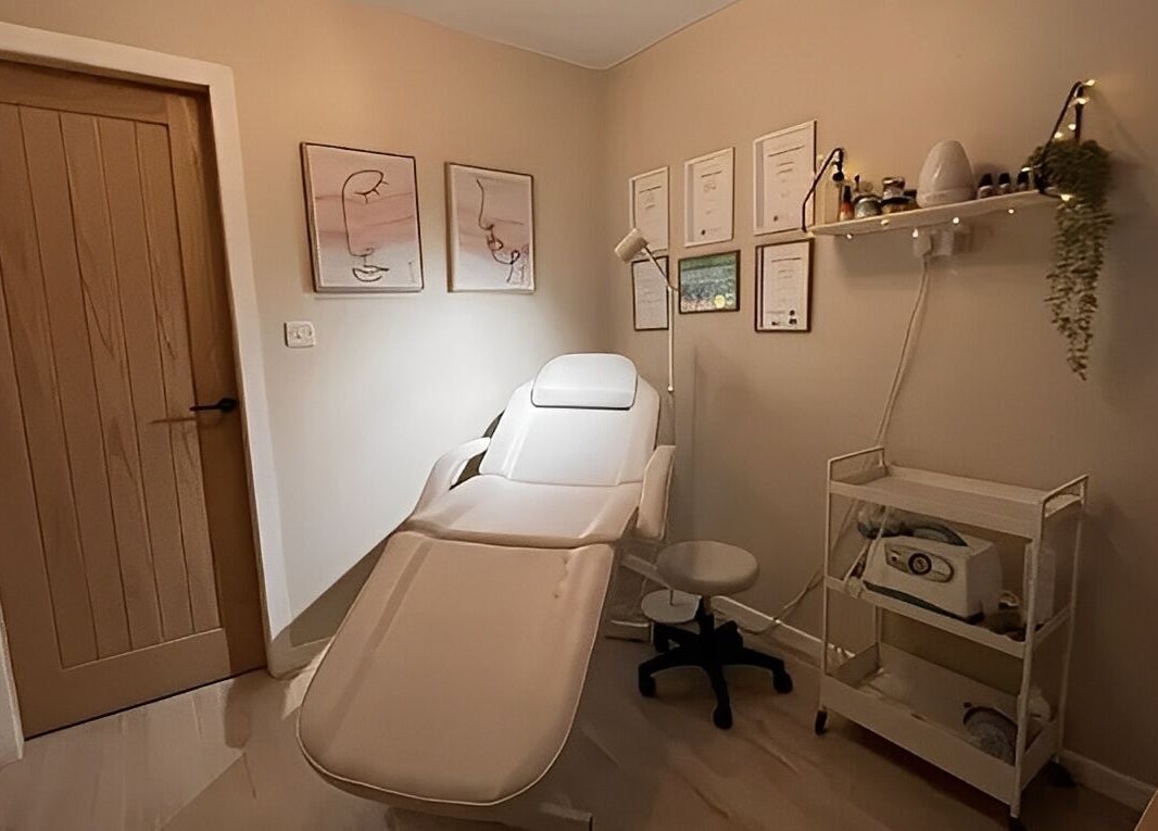 Relaxing treatment room at Jenhance, Sheffield, England, GB with a reclining chair and soothing decor.