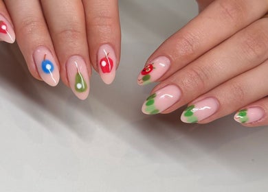 Floral nail art at Beauty by Em in Clowne, England, GB. Elegant and colorful manicure.