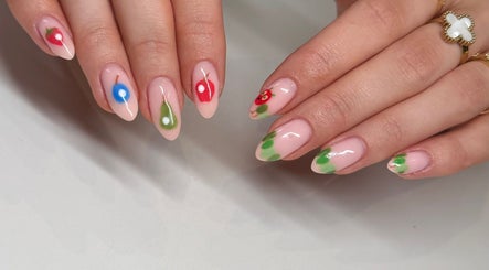 Floral nail art at Beauty by Em in Clowne, England, GB. Elegant and colorful manicure.