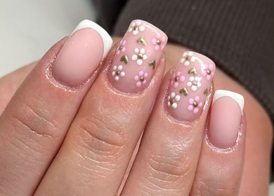 Elegant floral nail art at Beauty by Em, Clowne, England, GB. Perfect manicure with delicate flowers.