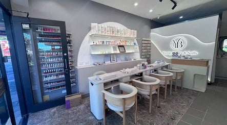 Young Beauty and Nails Gordon