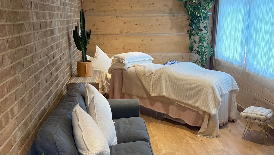 Cedar Cabin Therapies cozy room with massage bed and sofa in Holmfirth, England, GB.