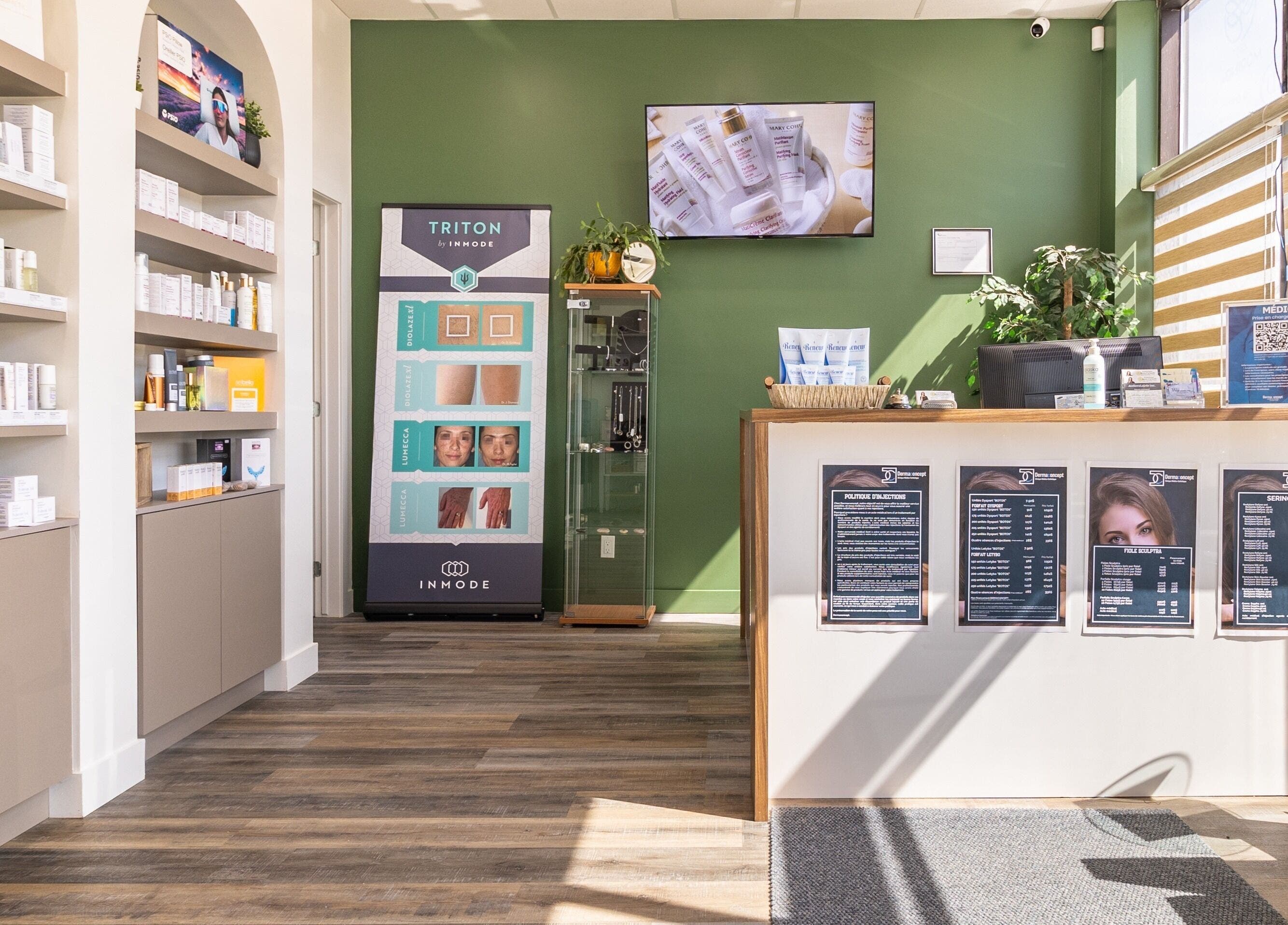 Intérieur soigné d'Esthétique Marie-Christelle à Laval, Québec, CA, avec produits de beauté exposés.
