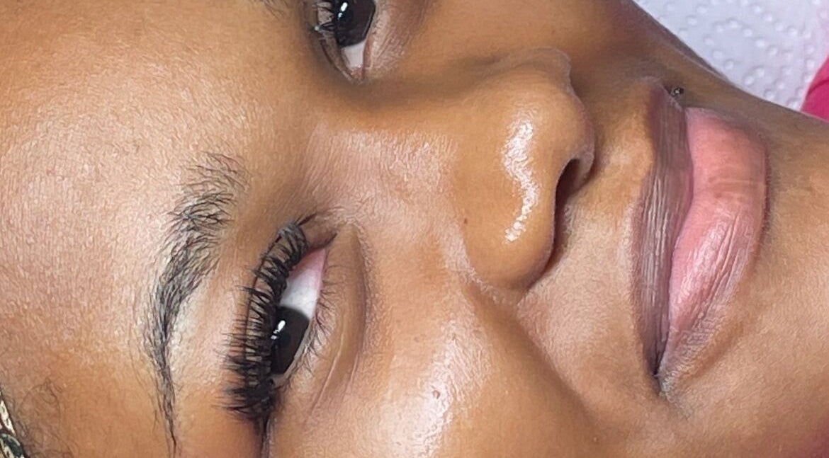 Close-up of eyelash extensions at Winx by Savs, Westmoreland, Saint James, BB. Enhance beauty with style.