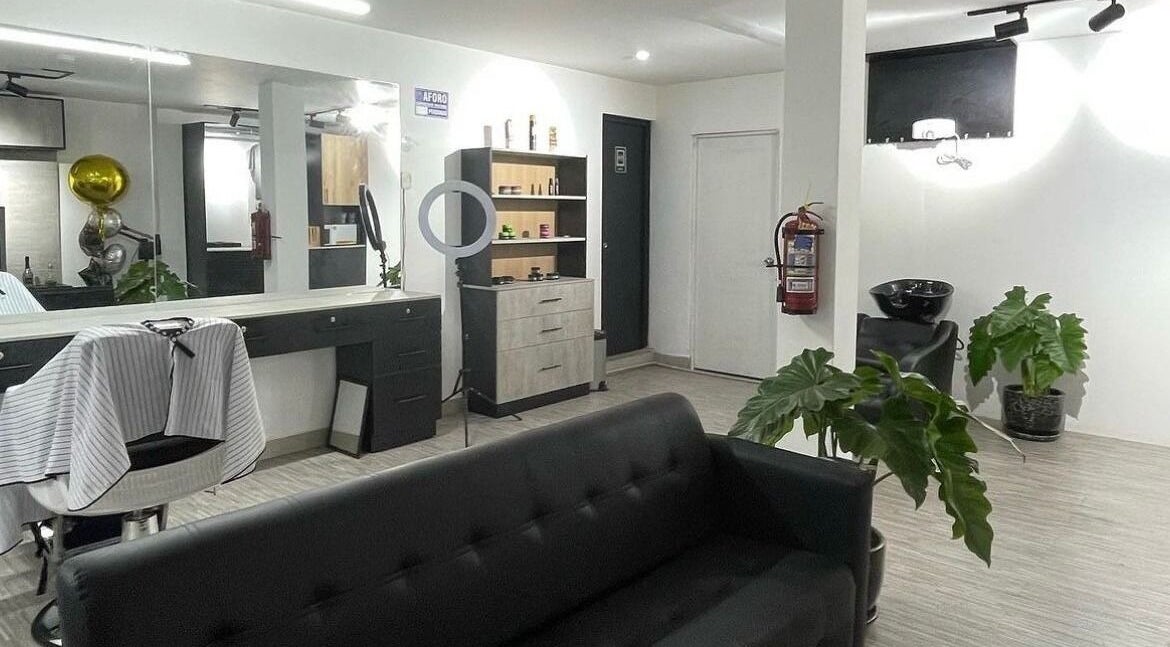 Interior moderno de Melo Barber Studio San Luis en San Luis, Provincia De Lima, PE con decoración contemporánea.