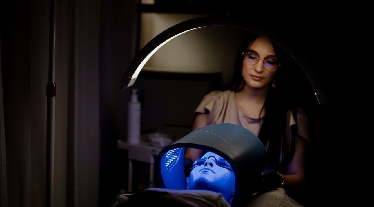 Tratamiento facial con luz LED en Lumiere Esthetique, Puerto Rico, Puerto Rico, US.