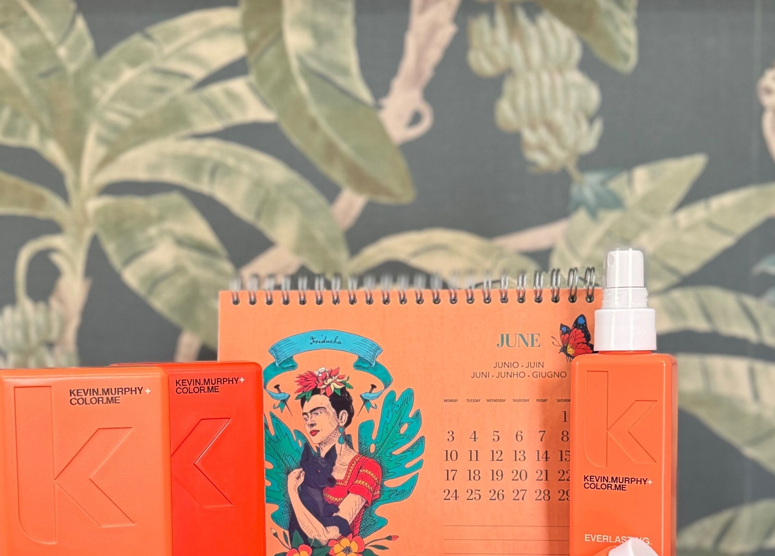 Prodotti Kevin Murphy e calendario tropicale da Jumies Hairsalon, Arona, Piemonte, IT.