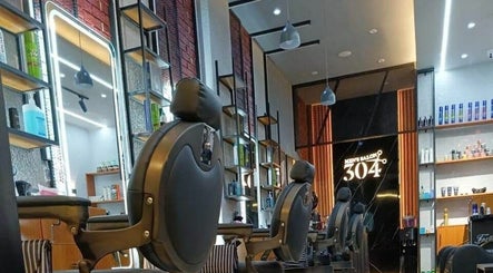 304 Men’s Salon image 2