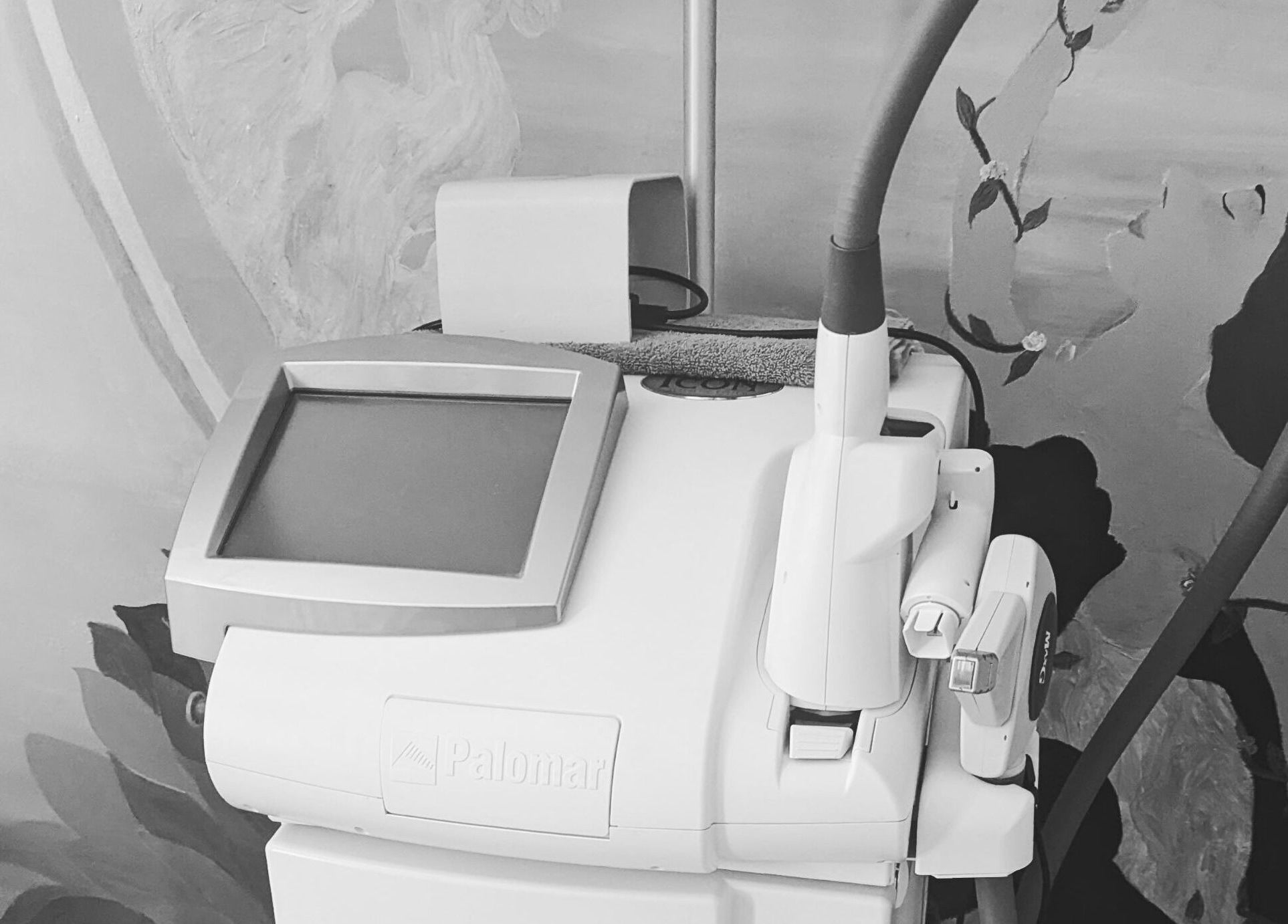 Appareil esthétique moderne à l'Alchimie de la beauté, Montréal, Québec, CA, pour des soins avancés.