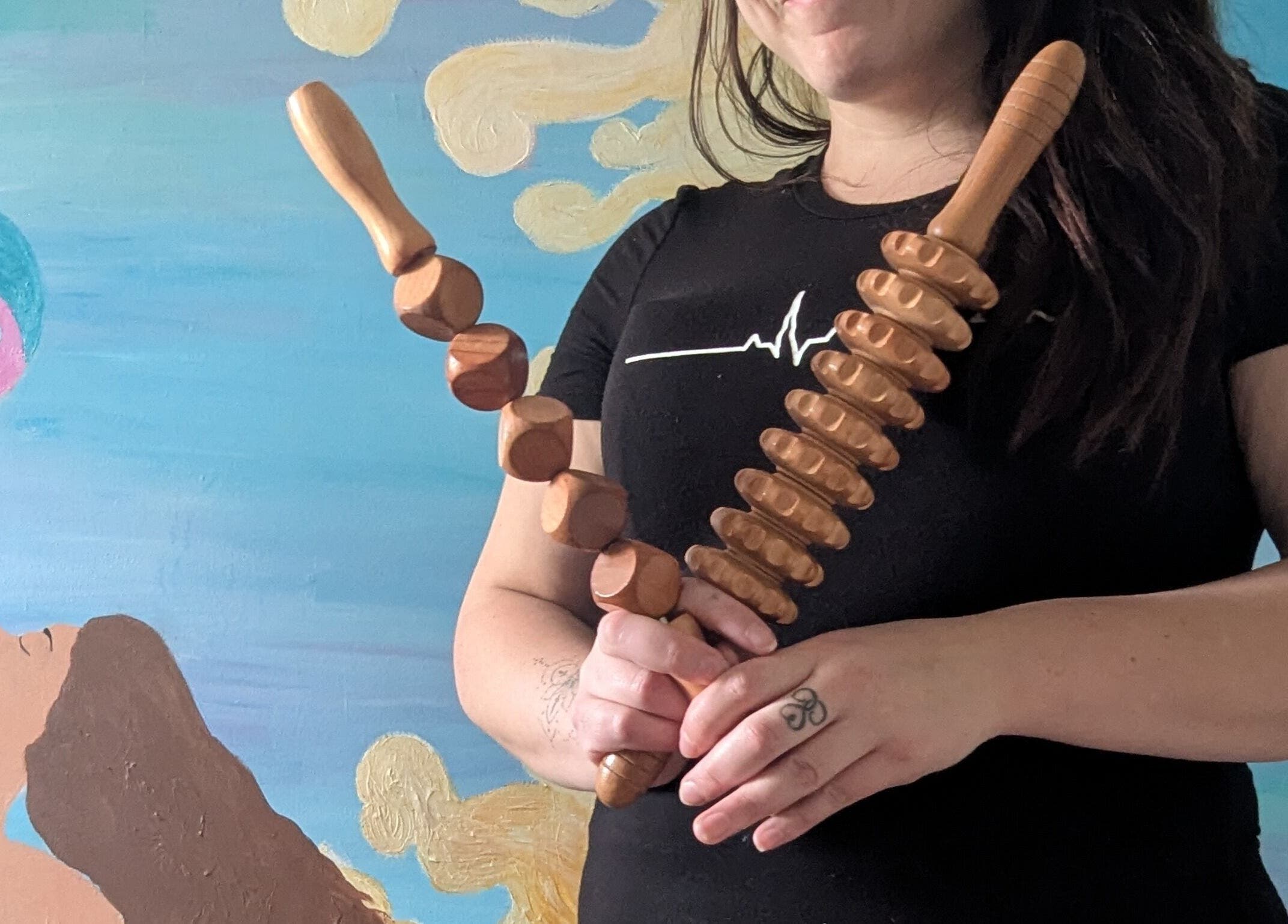 Massage aux rouleaux de bois à L'Alchimie De La Beauté St Eustache, Saint-eustache, Québec, CA.