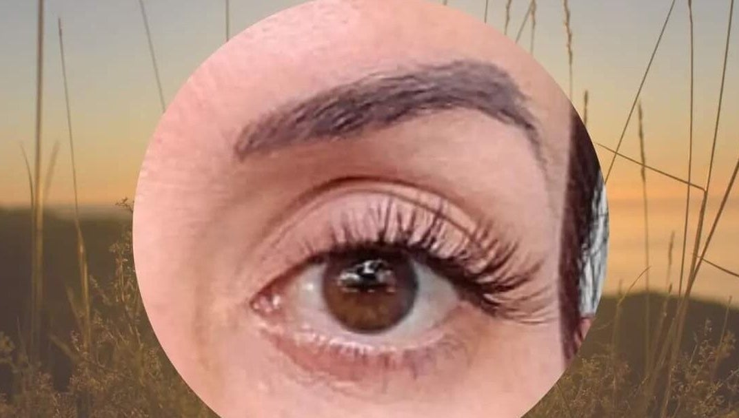 Close-up d'un œil parfaitement maquillé à Hermes Beauty, Sainte Rose, Guadeloupe, GP.