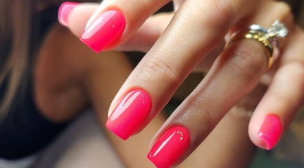 Glamour Russian Nails Salon image 2