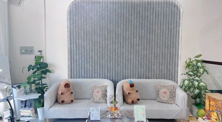 Én Beauty - Nail Nha Trang's inviting lounge area in Nha Trang, Khánh Hòa, VN with stylish decor and plush seating.