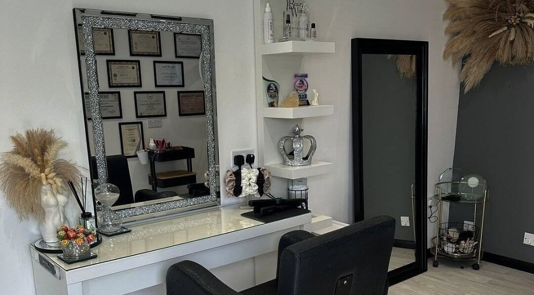 Elegant styling station at Extended Lengths Salon, Grays, England, GB with mirrors and decor.