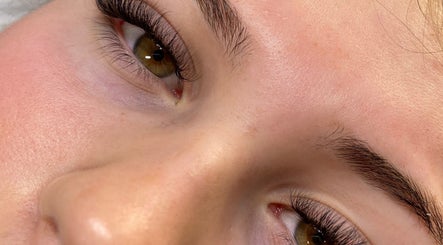 A•C Beauty image 2
