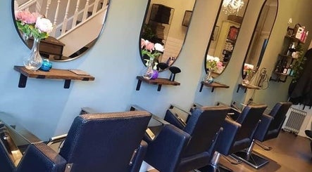 Elegant styling area at Hannah Williams Hairdressing @ Belle Dame Hair and Beauty, Bristol, England, GB.