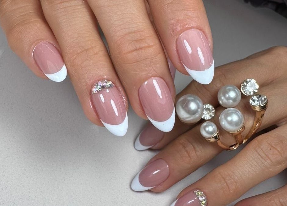 Manicura francesa con brillo en DOKL, Surquillo, Provincia De Lima, PE.