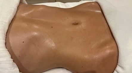 Smooth skin treatment at BCM.AESTHETICS, London, England, GB enhances body glow and texture.
