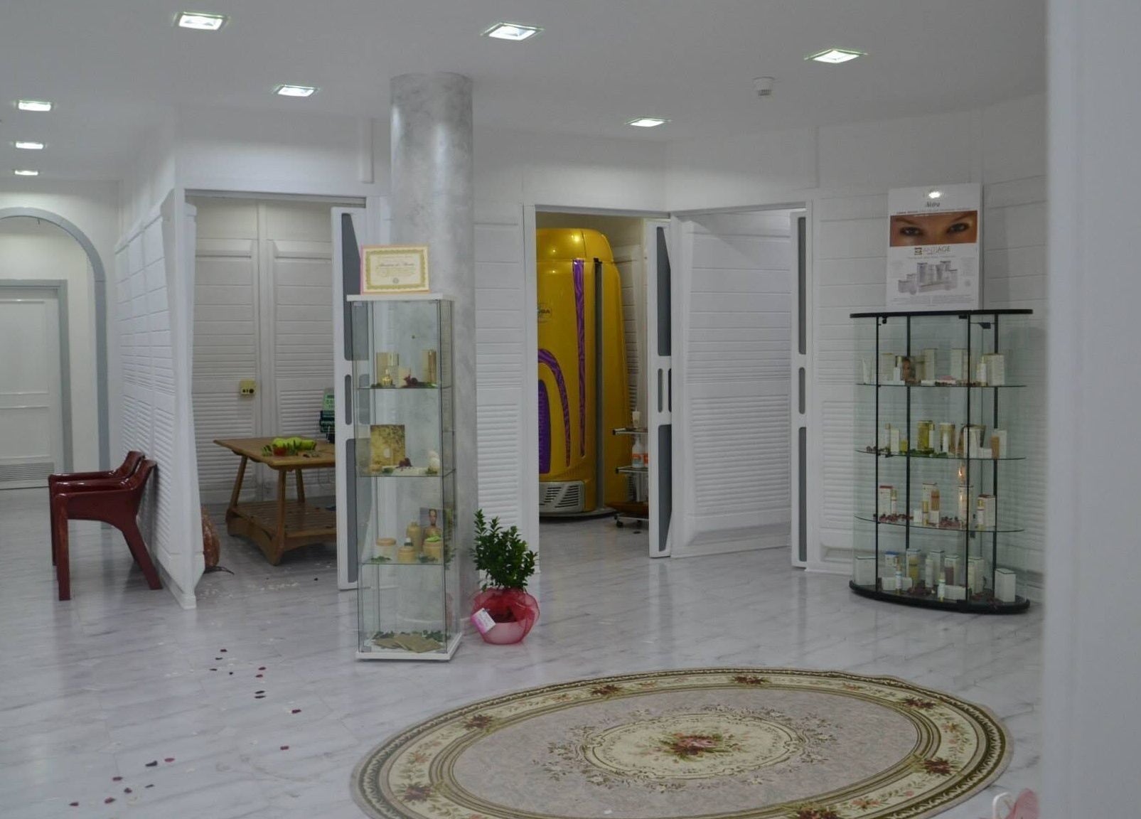 Interno elegante di Slim Center Epilazione Laser - Dimagrimento a Orta Di Atella, Campania, IT.