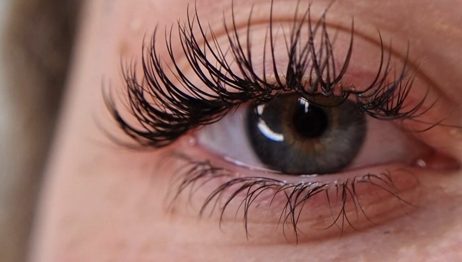Lashes with Sophie Page – obraz 1