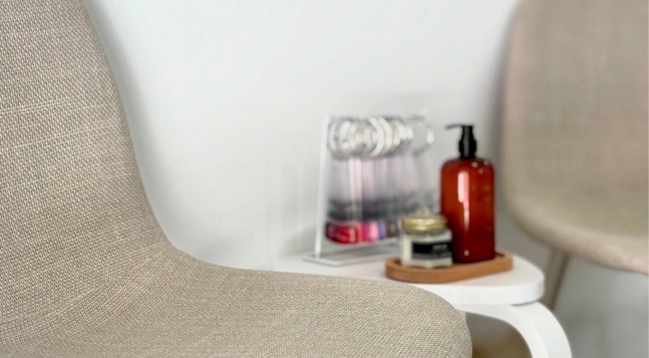 Elegant seating area at Xlokk Nails & Beauty, Marsaxlokk, MT showcasing cozy chairs and beauty products.