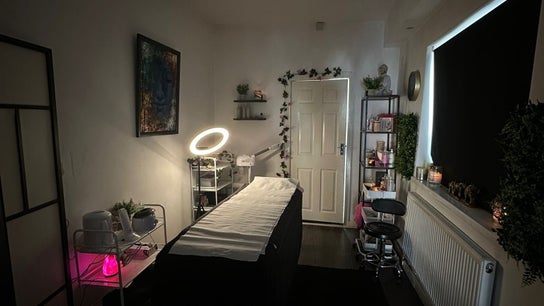 Lisa Luxe Treatments